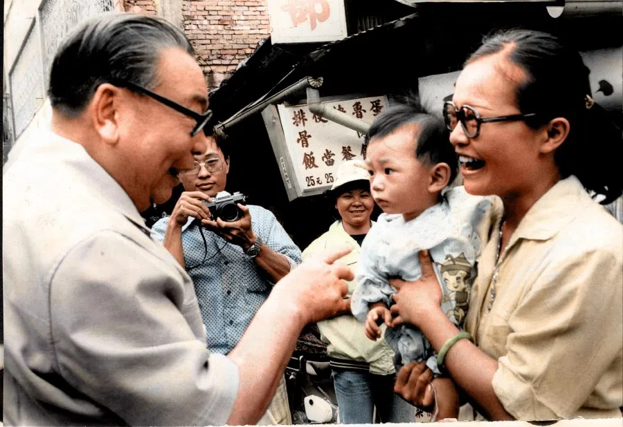 In 1978, President Chiang visited Beishan village in Guoxing township, Nantou county, and chatted with a mother and child. Despite being president, Chiang liked to engage with the people and befriend ordinary citizens.