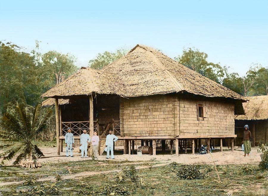 A wooden house for a foreman, 1900s. It is slightly better than the lodgings of regular workers, including a veranda.