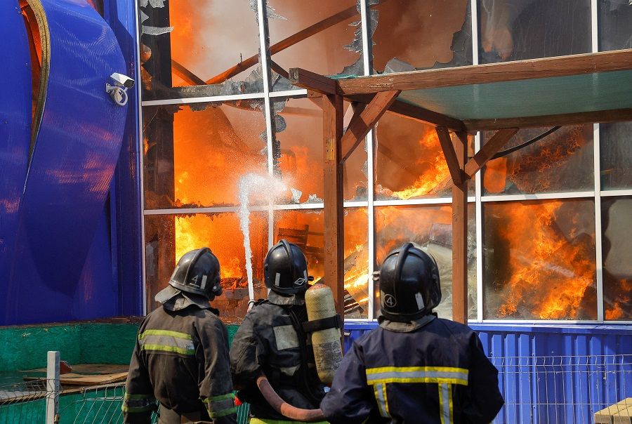 Firefighters work to extinguish a fire at the shopping mall Galaktika following recent shelling in the course of the Russia-Ukraine war in Donetsk, Ukraine, 24 August 2022. (Alexander Ermochenko/Reuters)