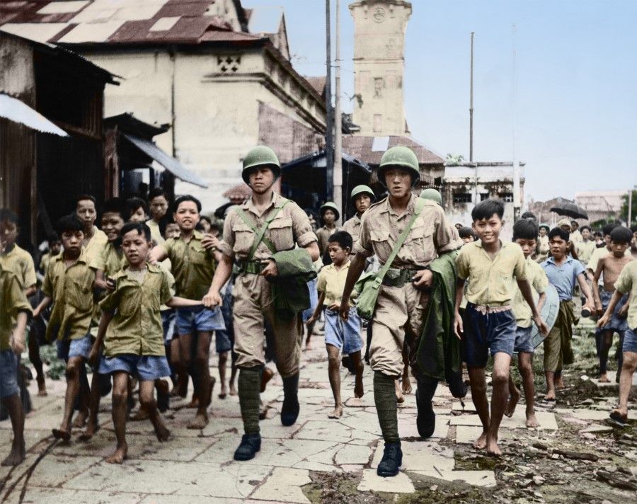In 1945, the Chinese Army in India won a significant victory in the Burma campaign. After the successful recapture of Yangon by the British forces, overseas Chinese in Yangon hit the streets to welcome soldiers from China's New 1st Army who had arrived to take part in a military parade celebration dedicated to the victory of the Burma Campaign.