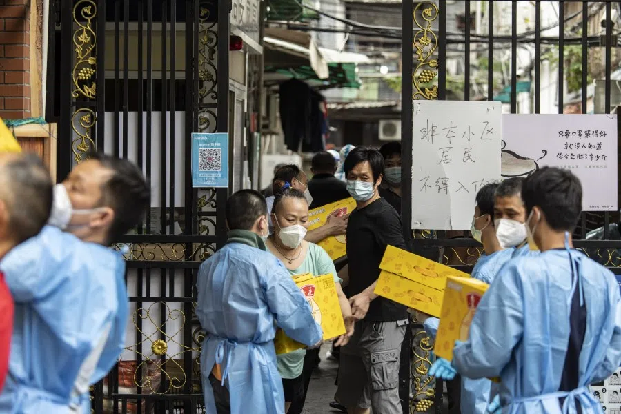 Workers deliver items of food to residents in a neighbourhood under lockdown in Shanghai, China on 7 May 2022. (Bloomberg)
