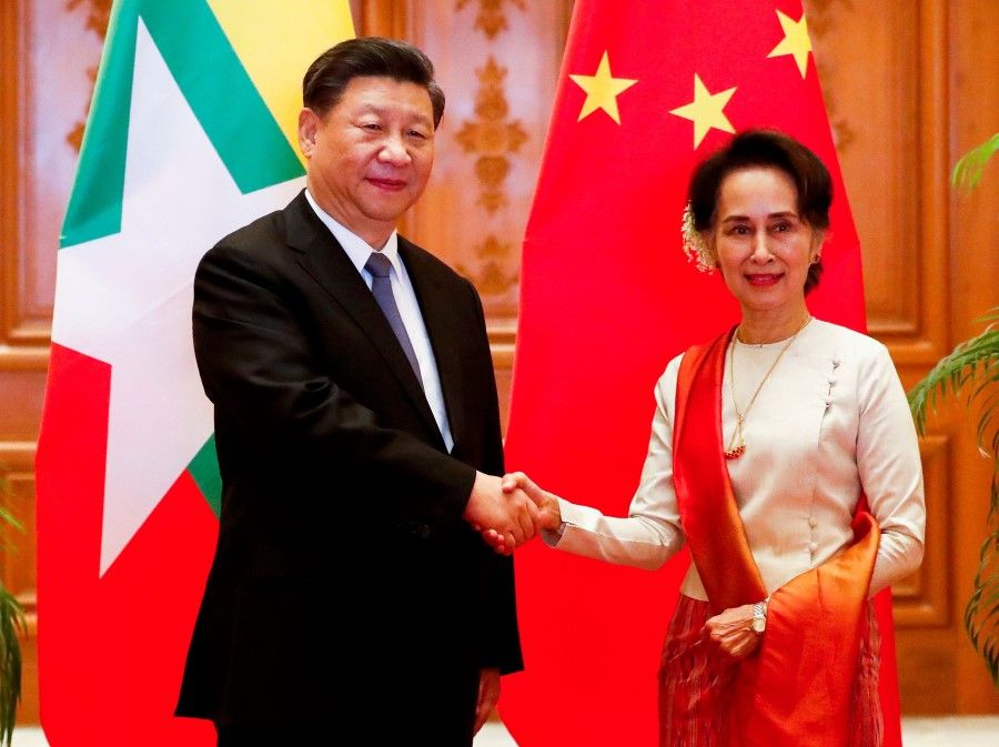 Chinese President Xi Jinping (L) and Myanmar State Counsellor Aung San Suu Kyi shake hands before a bilateral meeting at the Presidential Palace in Naypyidaw, January 2020. (Nyein Chan Naing/AFP)