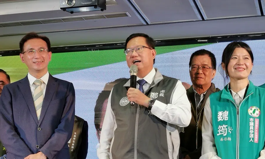 Taoyuan mayor Cheng Wen-tsan (second from left) during the “nine-in-one” local elections campaigns in November 2022. (SPH Media)