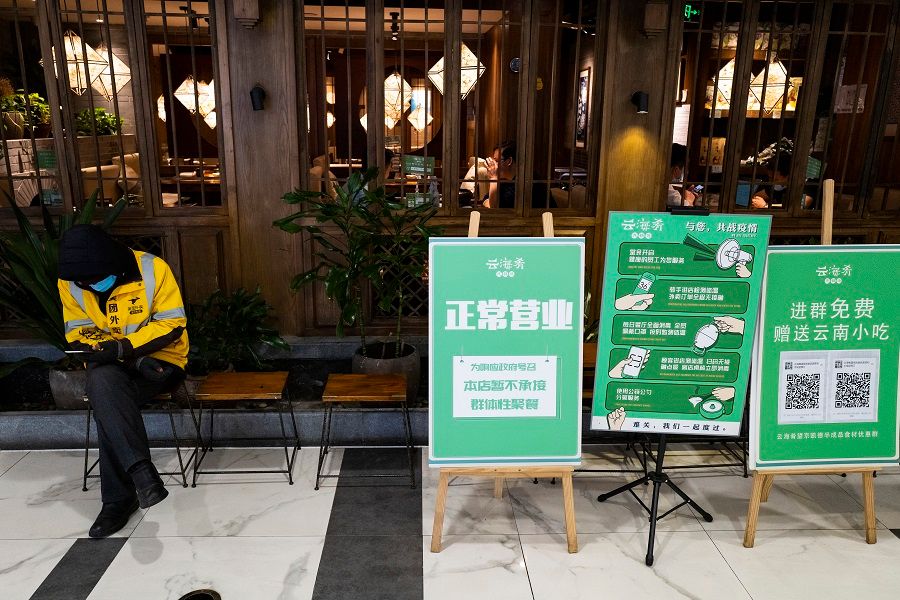 In this photo taken on 20 April, a restaurant in Beijing operates as per normal but put up signs informing diners that they are temporarily not allowed to gather and eat together in big groups. (CNS)
