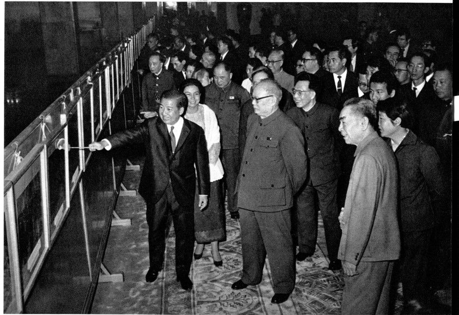 In the early 1970s, after Sihanouk went into exile in China, he held a photography exhibition and enthusiastically told Chinese leaders what he had seen and heard.