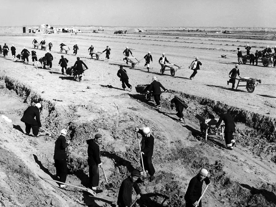 Peasants during the Great Leap Forward, 1958. (Internet)