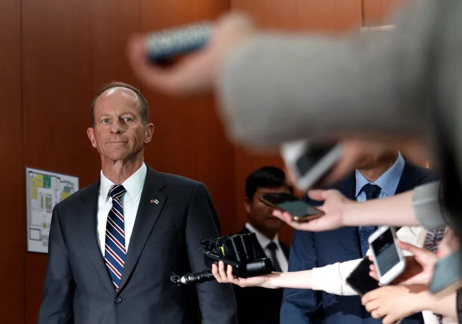 In this file photo US Assistant Secretary of State for the Bureau of East Asian and Pacific Affairs David Stilwell (L) was at the foreign ministry in Seoul, Korea on 17 July 2019. (Ahn Young-joon/AFP)