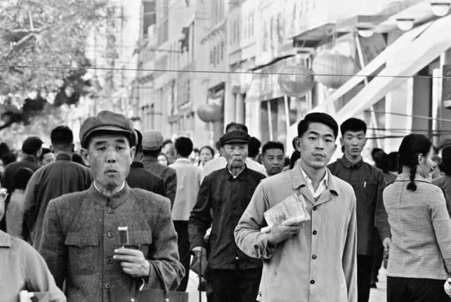 Wangfujing Street, Beijing, 1965. (Photo: Koichi Saito)