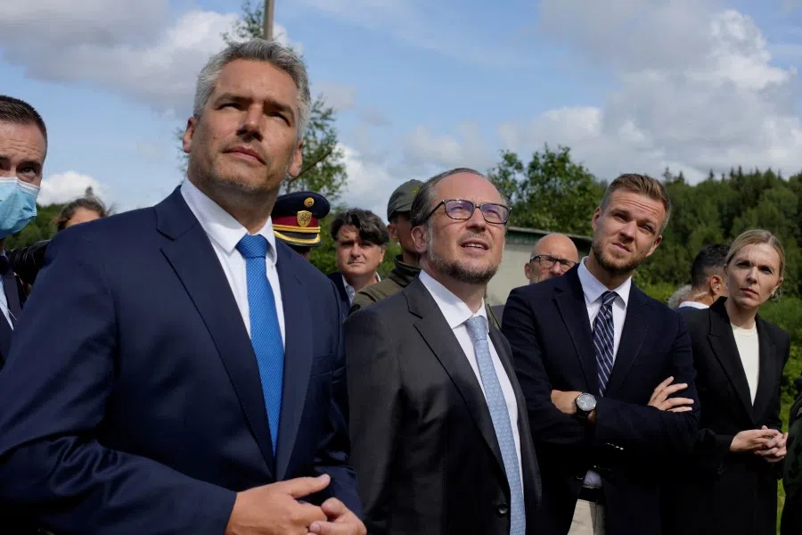 Austrian Interior Minister Karl Nehammer, Foreign Minister Alexander Schallenberg, Lithuanian Foreign Minister Gabrielius Landsbergis and Lithuanian Interior Minister Agne Bilotaite visit the Belarus-Lithuania border in Medininkai, Lithuania, 24 August 2021. (Ints Kalnins/Reuters)