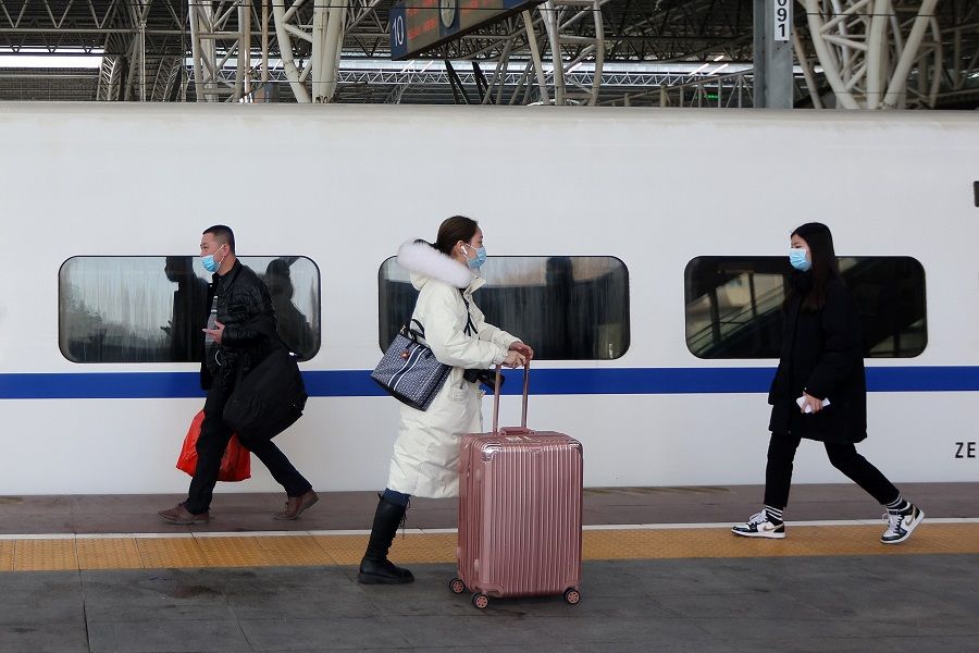 In this photo taken on 20 January 2021, commuters are seen at the Nanjing Railway Station, Jiangsu province, China. (CNS)