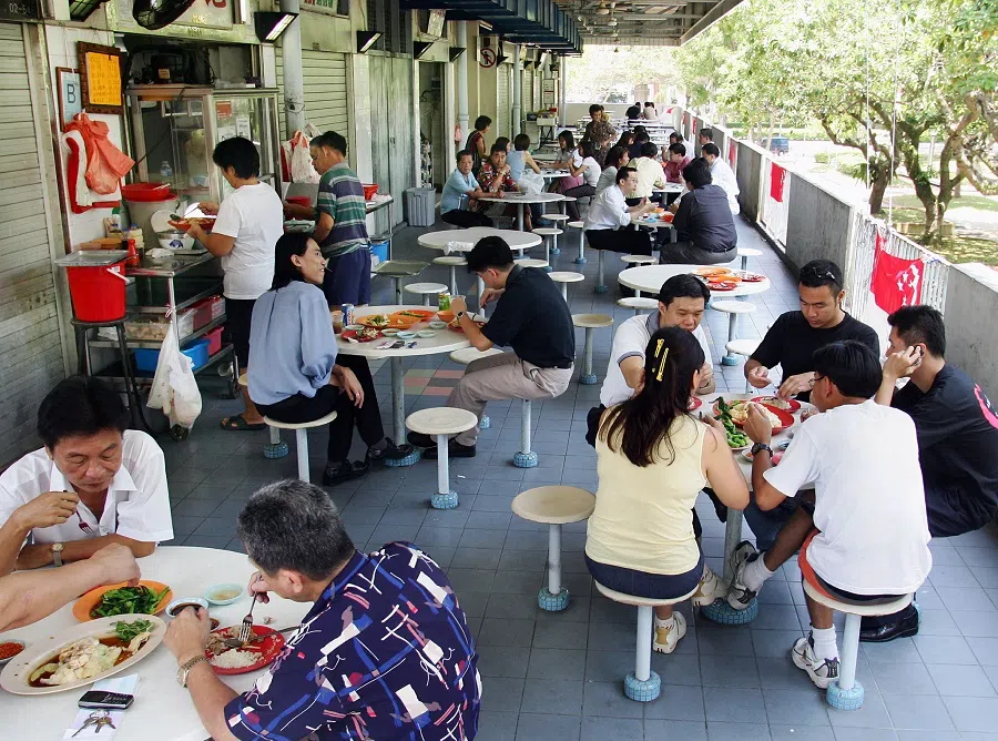 Diners tucking into chicken rice from Sin Kee at Margaret Drive in 2005. (SPH Media)
