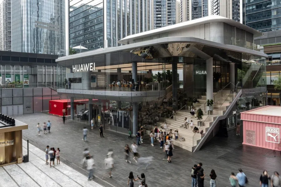 A Huawei Technologies Co. flagship store at the MixC World shopping mall in Shenzhen, China, on 8 October 2025. (Qilai Shen/Bloomberg)