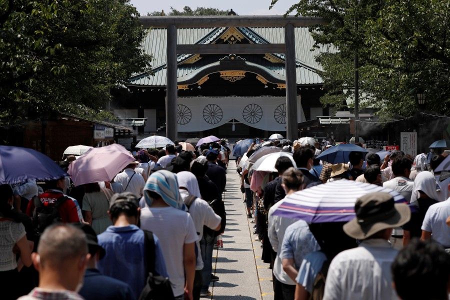 People visit Yasukuni Shrine on the 75th anniversary of Japan's surrender in World War Two, amid the coronavirus disease (COVID-19) pandemic, in Tokyo, 15 August 2020. (Issei Kato/REUTERS)