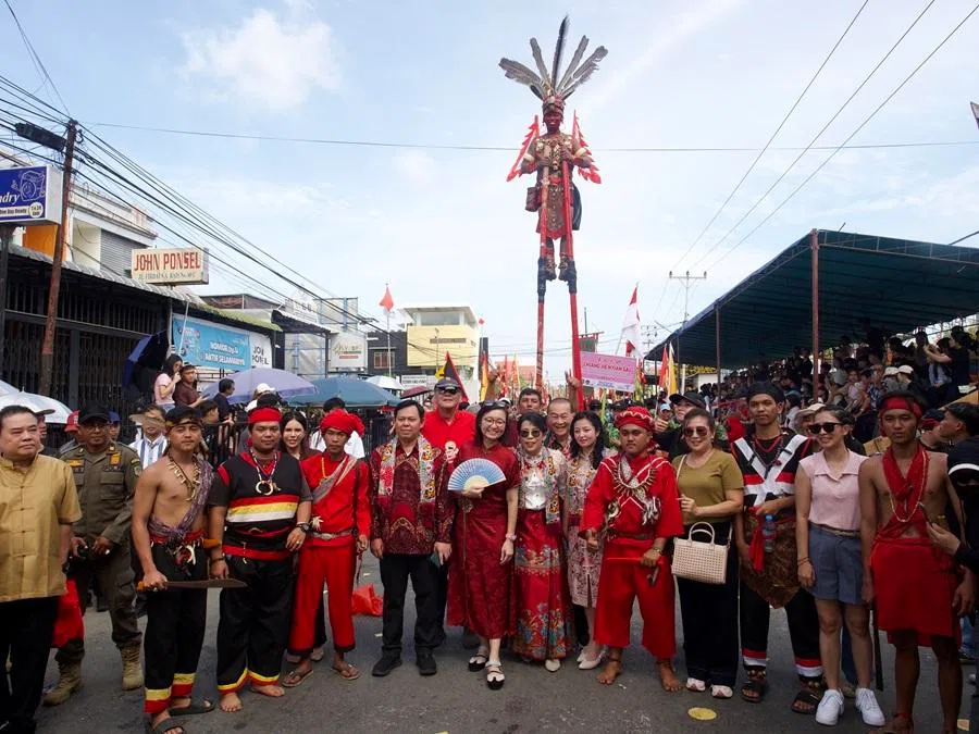 Singkawang mayor Tjhai Chui Mie (centre in dark glasses) with some Cap Go Meh participants after the parade.