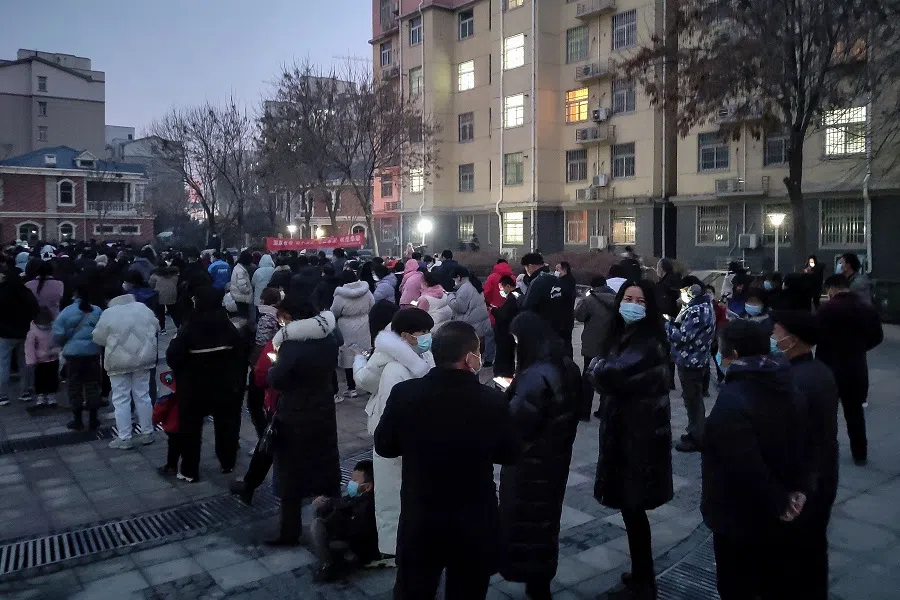 This photo taken on 8 January 2022 shows residents queueing to undergo nucleic acid tests for the Covid-19 coronavirus in Hua county, Anyang city, Henan province, China. (AFP)