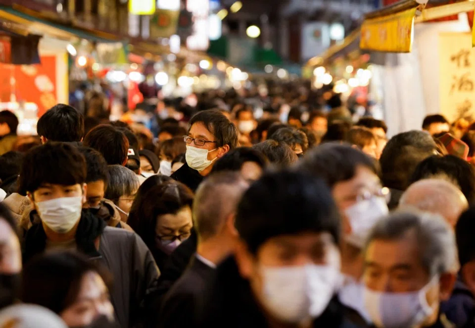 Shoppers crowd at the Ameyoko shopping district, Tokyo, Japan, 29 December 2022. (Issei Kato/Reuters)