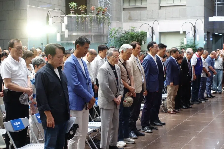 At the event, participants observed a minute of silence for the soldiers and civilians who perished in the War of Resistance.