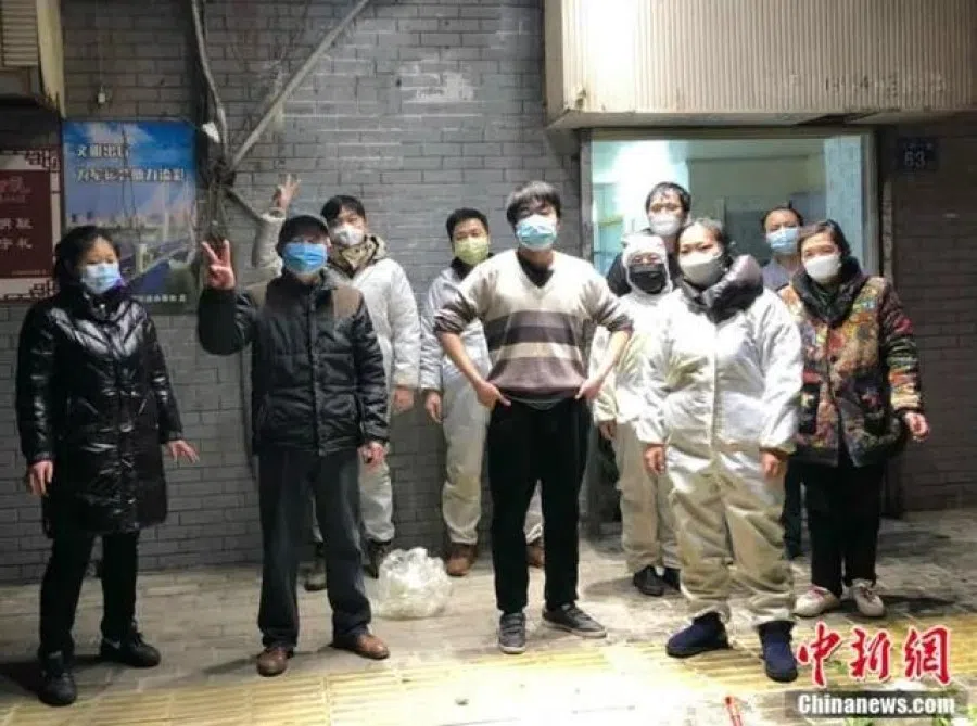 Wu You and his team of volunteer delivery riders. (Internet)