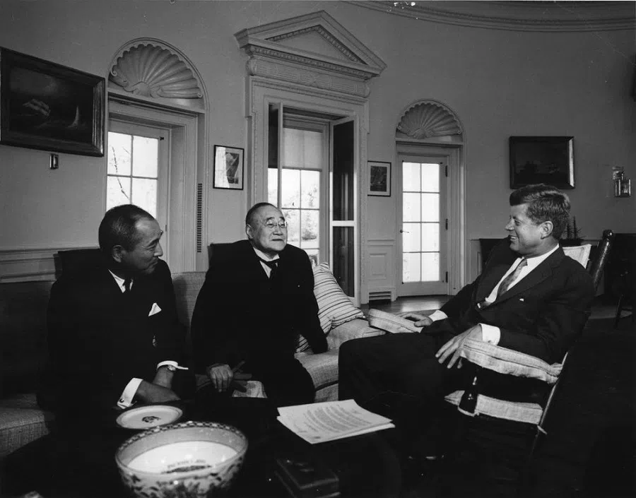 President John F. Kennedy (far right) meets with former Japanese Prime Minister Shigeru Yoshida (centre). Left to right: Koichiro Asakai, Ambassador to the US from Japan; Prime Minister Shigeru Yoshida; President Kennedy. Oval Office, White House, Washington, DC. (Abbie Rowe/White House Photographs/John F. Kennedy Presidential Library and Museum, Boston)