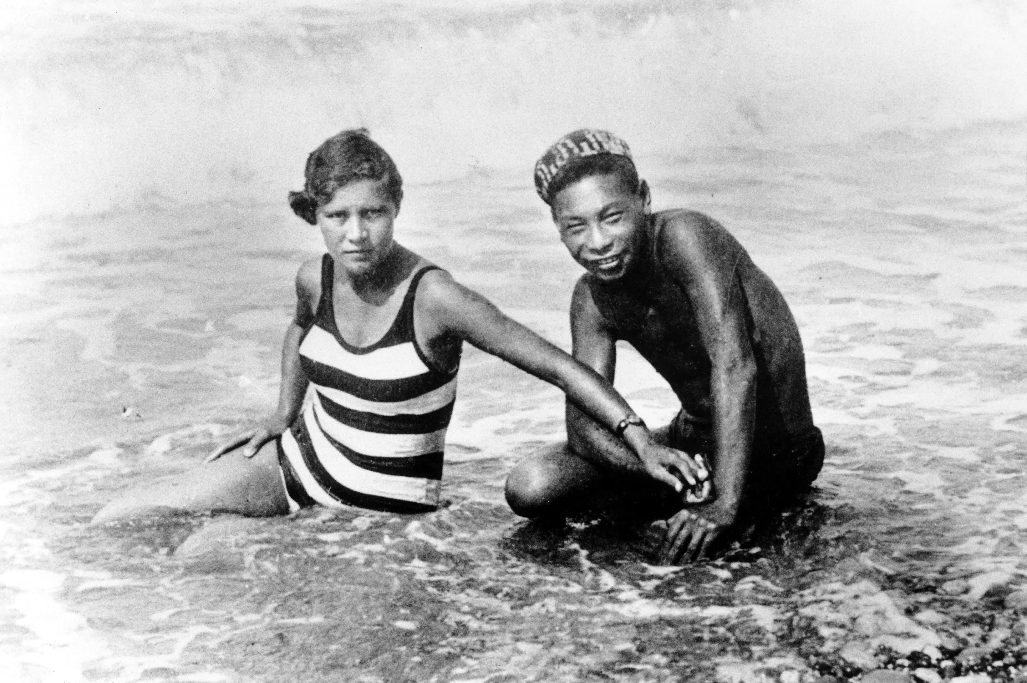 Chiang Ching-kuo, who studied in the Soviet Union, and his wife Faina Ipatyevna Vakhreva (Chiang Fang-liang), relaxing by the sea, 1935.