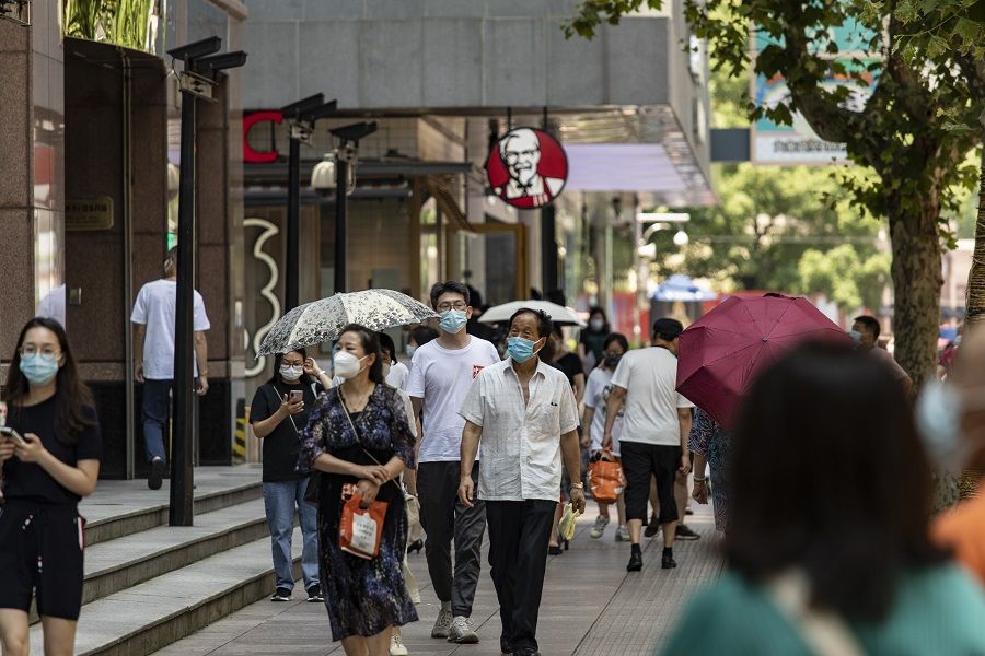 Shoppers on a pedestrian street in Shanghai, China, on 18 June 2022. (Qilai Shen/Bloomberg)