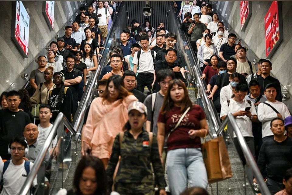 People at Hongqiao railway station in Shanghai on 27 September 2024. (Hector Retamal/AFP)