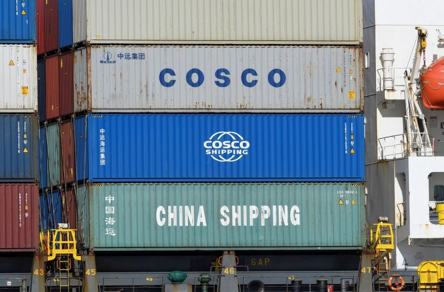 Containers of Chinese companies China Shipping and COSCO (China Ocean Shipping Company) are loaded on a container as it is leaving the port in Hamburg, 11 March 2020. (Fabian Bimmer/REUTERS)