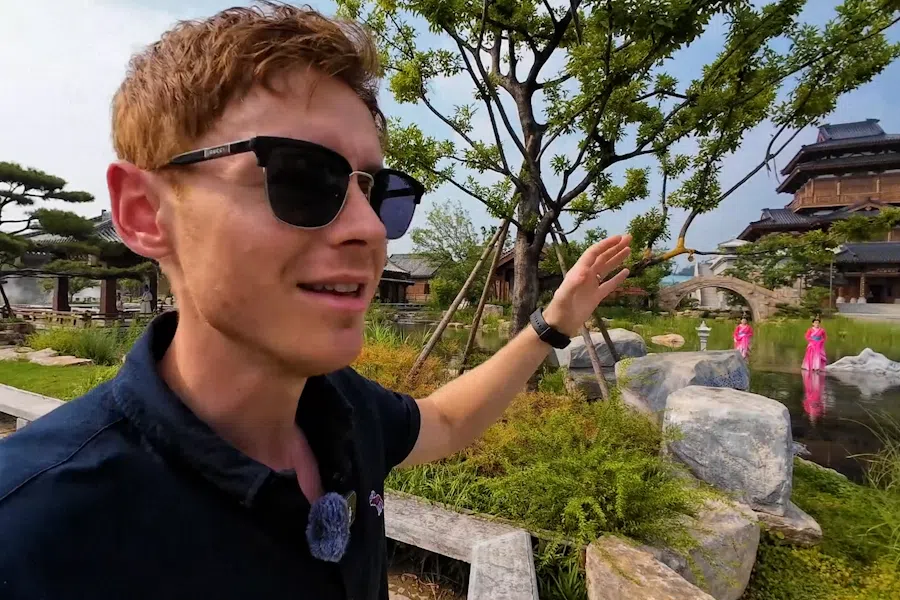 British vlogger Jason Lightfoot vlogs in Luyuan Town, Shandong, China.