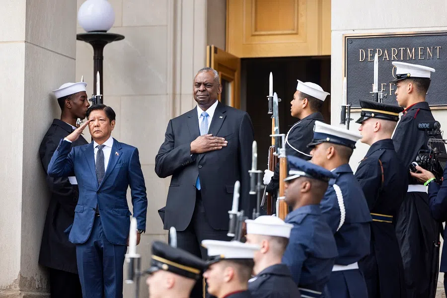 US Defense Secretary Lloyd Austin (right) welcomes Philippines President Ferdinand Marcos Jr. (left) to the Pentagon in Arlington, Virginia, USA, 12 April 2024. (Jim Lo Scalzo/EPA-EFE)