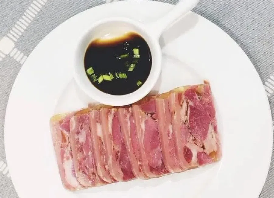 A plate of xiaorou. (WeChat/玉茗堂前)