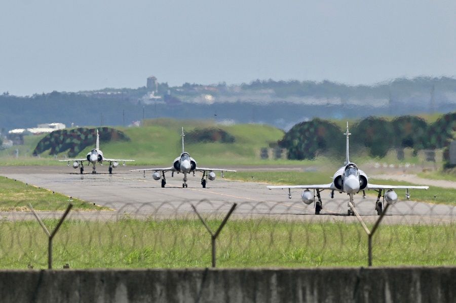 Three French-made Mirage 2000 fighter jets taxi on a runway in front of a hangar at the Hsinchu Air Base in Hsinchu, Taiwan, on 5 August 2022. (Sam Yeh/AFP)