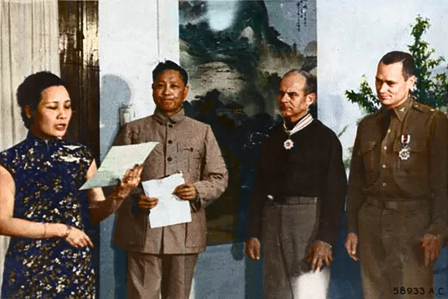 Madame Chiang Kai-shek giving a speech before giving out medals to the US pilots in the Doolittle Raid, 29 June 1942. Second from right is Lieutenant Colonel James Doolittle.