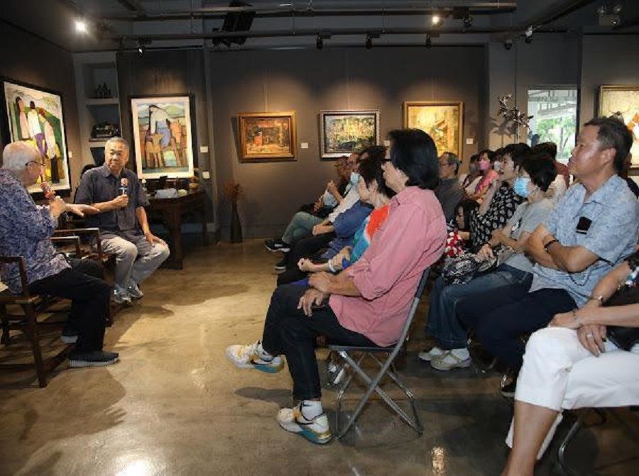 People listen to the talk on the art of Kaii Higashiyama. (Photo: Terence Tan)