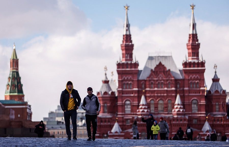 People walk at the Red Square on a sunny day in Moscow, Russia, 30 March 2022. (Maxim Shemetov/Reuters)