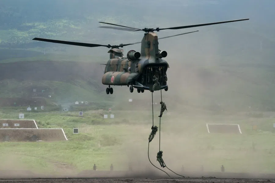 Members of the Japan Ground Self-Defense Force (JGSDF) disembark from a CH-47 Chinook helicopter during a live fire exercise at East Fuji Maneuver Area in Gotemba on 28 May 2022. (Tomohiro Ohsumi/AFP)