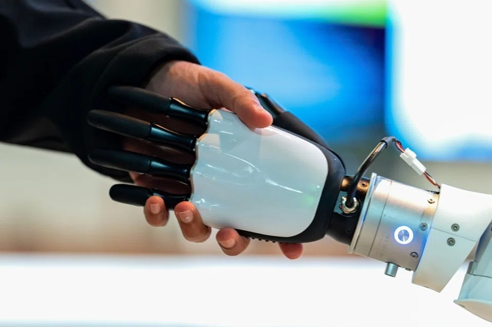 US and Chinese chipmakers tread different paths in AI gold rush