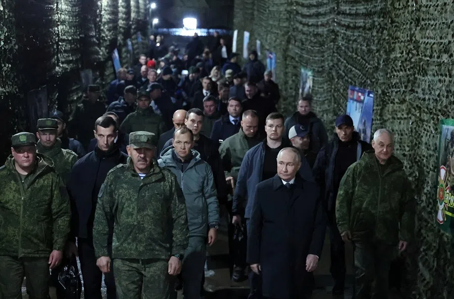 Russian President Vladimir Putin observes the Tsentr-2026 military exercises at the Chebarkul range in Chelyabinsk Region, Russia, 2 October 2026.