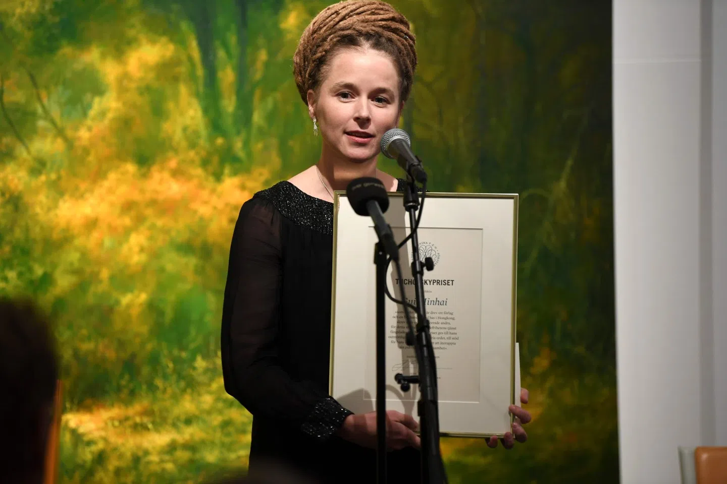 Swedish Culture and Democracy Minister Amanda Lind presents Svenska PEN's Tucholsky Prize given to Chinese-Swedish book publisher Gui Minhai in Stockholm, Sweden on November 15, 2019. (Fredrik Sandberg/TT News Agency/AFP)
