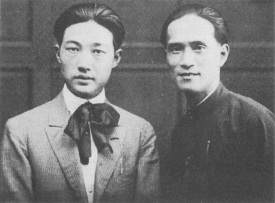 Xu Beihong (left) with Huang Manshi. (Internet)