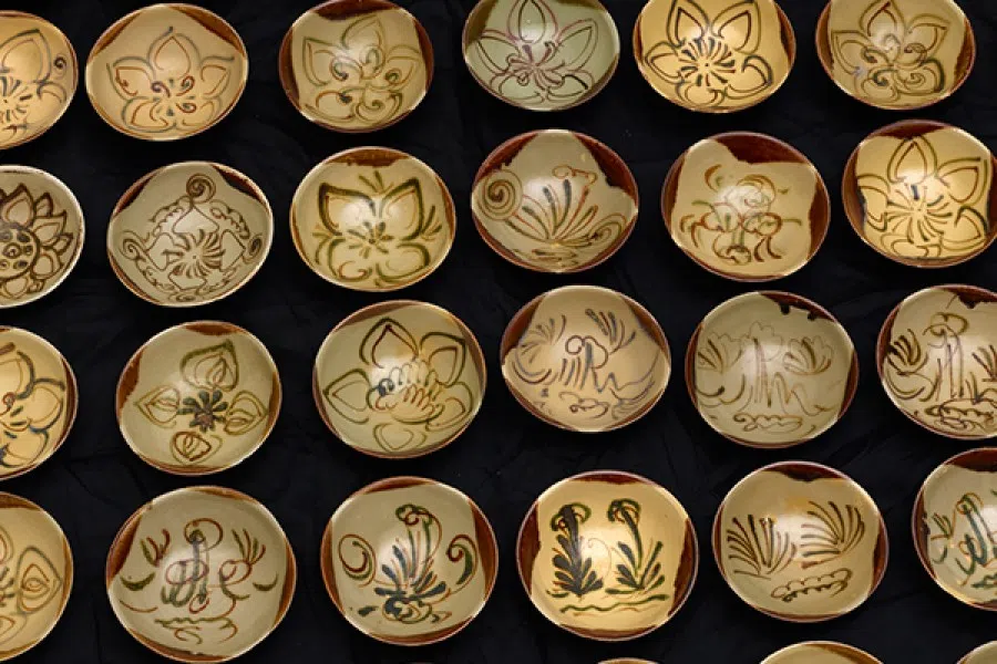 More than 50,000 hand-painted bowls were found in the wreckage of a Tang dynasty ship. These Changsha bowls are now exhibited in the Asian Civilisations Museum. (National Heritage Board website)