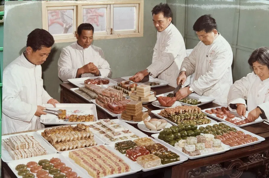 Traditional bakes from Suzhou, 1980s.