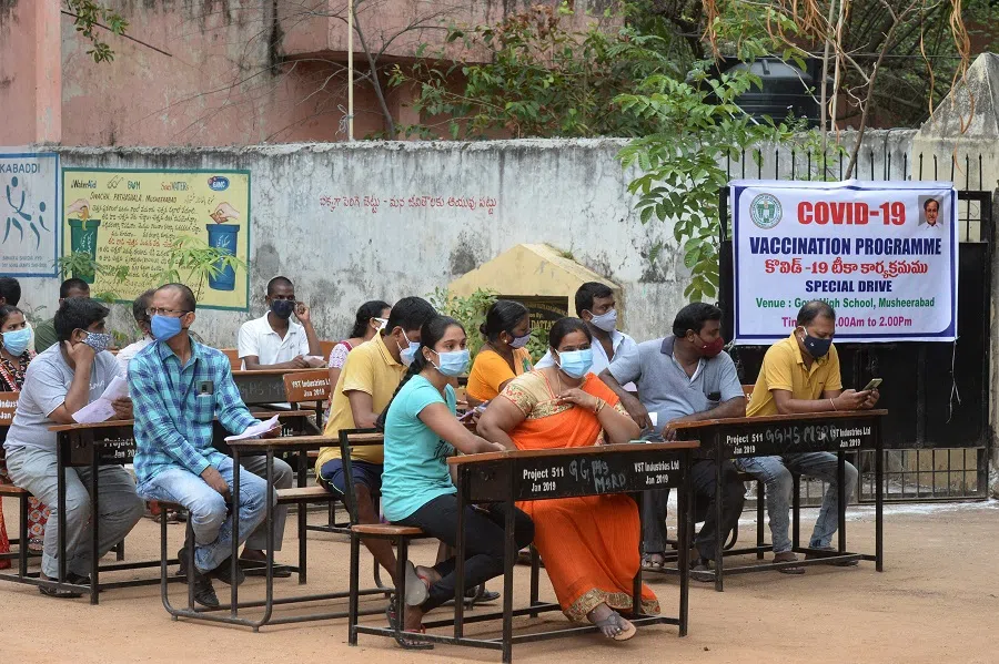 People wait to receive a dose of the Covishield vaccine against the Covid-19 coronavirus in Hyderabad, India on 28 May 2021. (Noah Seelam/AFP)