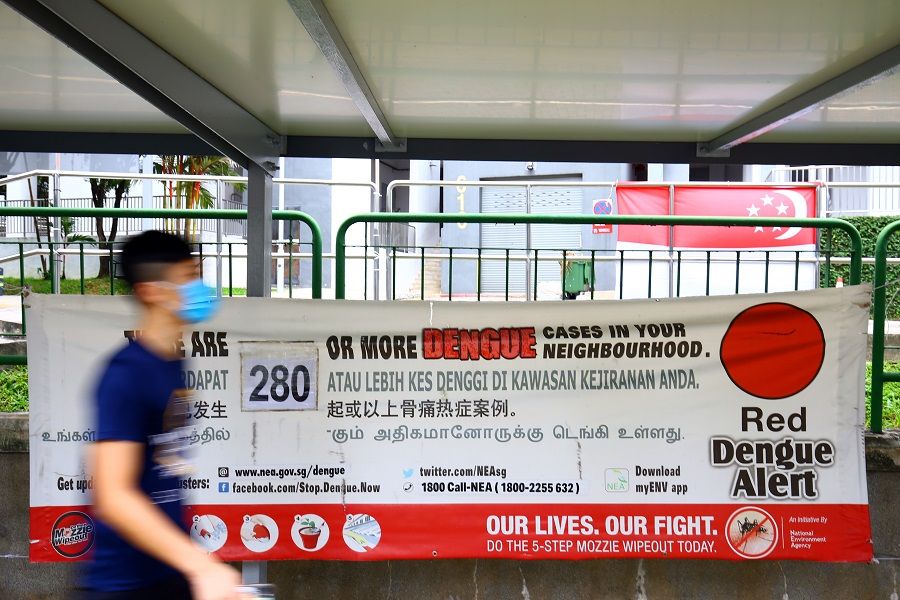 A "red dengue alert" banner is seen near a bus stop in a residential area, Singapore. (SPH Media)