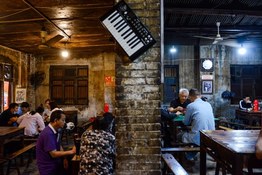 People relaxing at a teashop in Chongqing, 27 May 2022. Chongqing has seen progress in various areas over the past five years since Chen Min'er took office. (CNS)