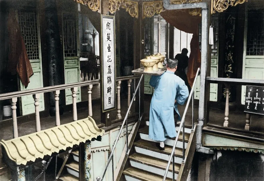A traditional hotel in Jiangnan, 1930s.