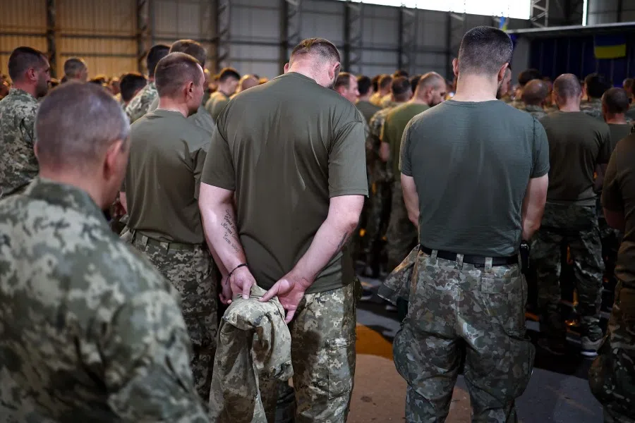 Ukrainian soldiers participate in a prayer service during a Ukrainian Independence Day celebration event at a British Army training camp, in the east of England on 24 August 2025. (Henry Nicholls/AFP)