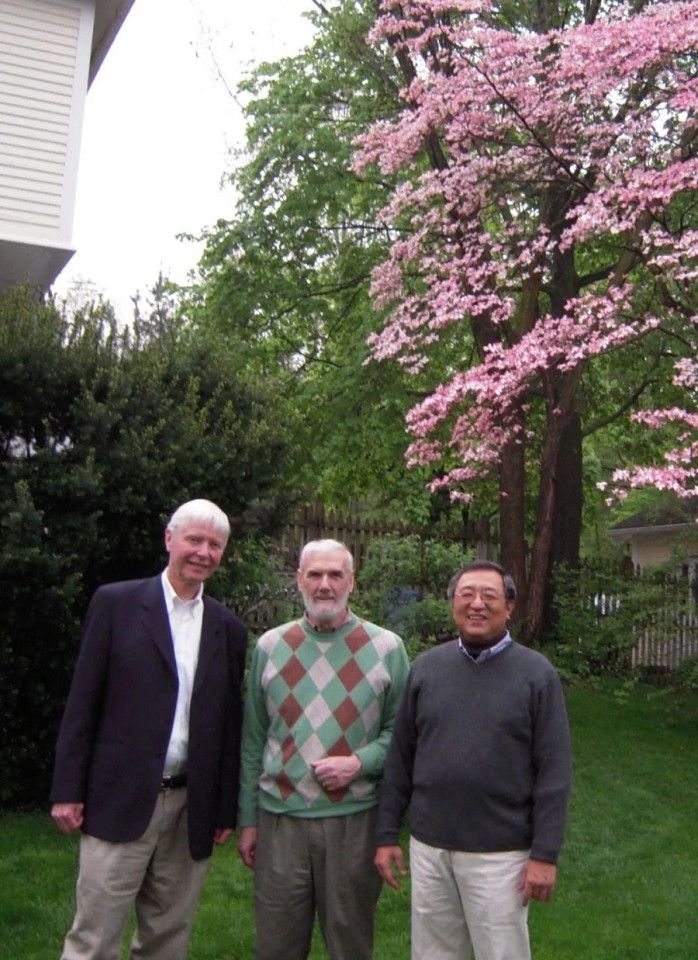 Left to right: Cornell University Hu Shih Professor Emeritus of Chinese history Sherman Cochran, Jonathan Spence and Cheng Pei-kai. (WeChat/玉茗堂前)