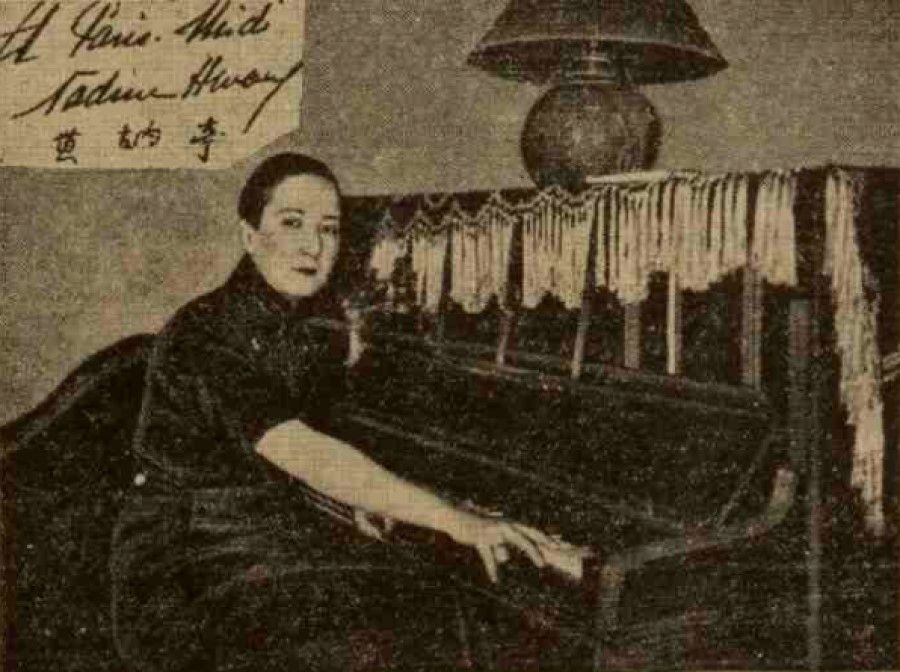Nadine at the piano. This photo appeared in Paris-Midi, and is autographed by Nadine. (Wikimedia)