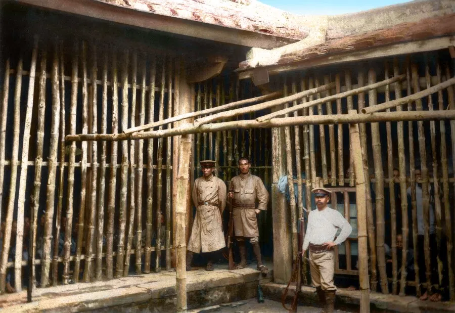 In 1915, a large-scale resistance against Japan broke out in Tainan, and the Japanese troops put the rebels in bamboo cages after quelling the action.