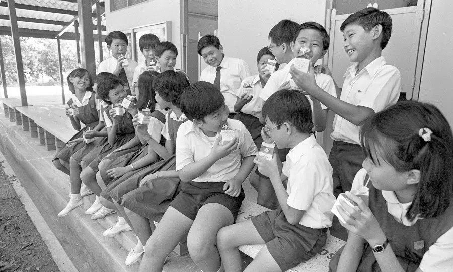 The Ministry of Education announced a policy to use hanyu pinyin for the names of Chinese students from 1 January 1981. This was scrapped in 1992. (SPH Media)